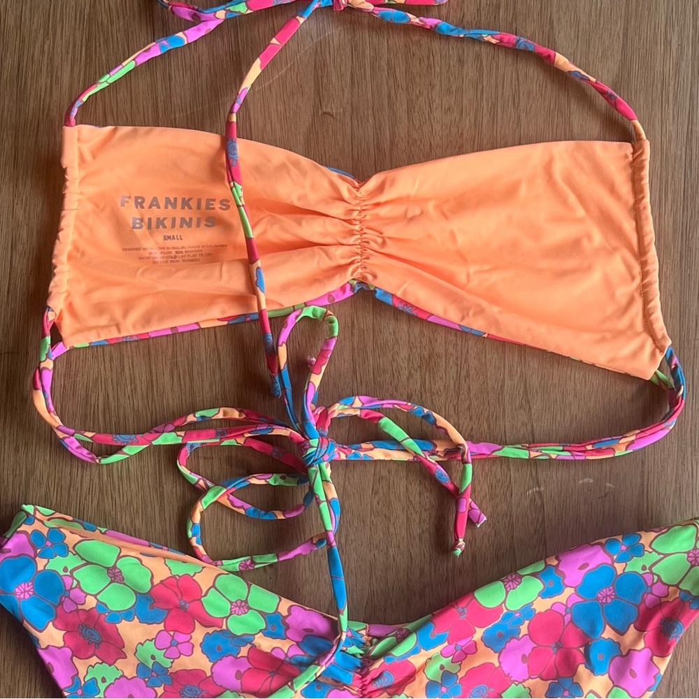 FRANKIES BIKINIS TOP - Picture 3 of 3